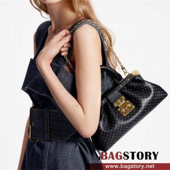 루이비통 Louis Vuitton 모노그램 클러치 M22326