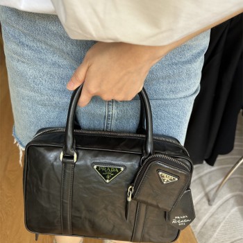 프라다 PRADA 신상 미디엄 앤티크 나파 가죽 탑핸들백  1BB092