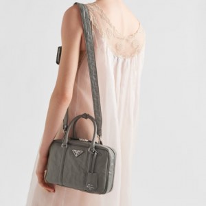 프라다 PRADA 신상 미디엄 앤티크 나파 가죽 탑핸들백  1BB092