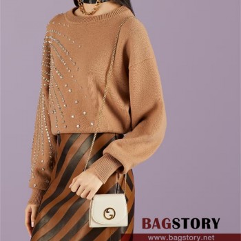 구찌 GUCCI  블론디 미디엄 체인 지갑 크로스백  725219