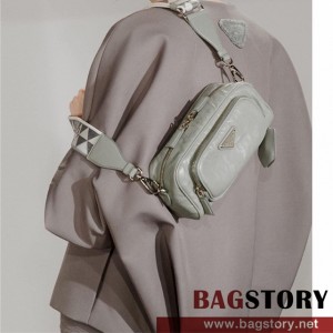 프라다 PRADA 앤티크 가죽 멀티 포켓 숄더백 1BH198