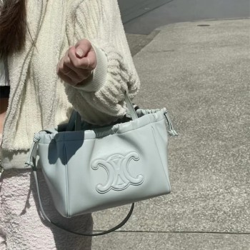 셀린느 CELINE 퀴르 트리오페 드로스트링 카바스 토트백 199978