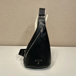 프라다 PRADA 로고 크로스 레더 백 남성 2VZ098