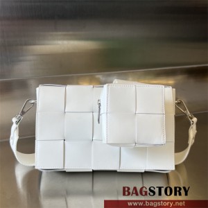 보테가베네타 BV 인트레치아토 파우치 스트랩 카세트백  741777