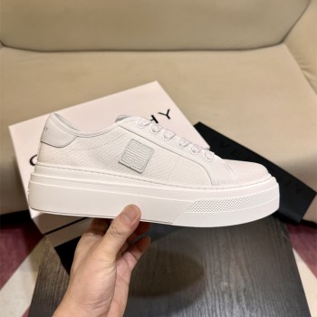 지방시(GIVENCHY) 남성 스니커즈 - 고급스러움과 세련된 디자인