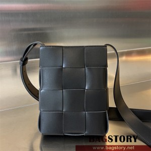 보테가베네타 BV   남성 카세트 폰 홀더 크로스백 729298