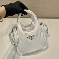 프라다 PRADA 신상 스몰 패딩 소프트 리나일론 미니백 1BA359