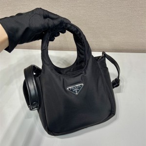 프라다 PRADA 신상 스몰 패딩 소프트 리나일론 미니백 1BA359