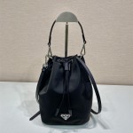 프라다 PRADA 신상   나일론 숄더 버킷백 1BA038B