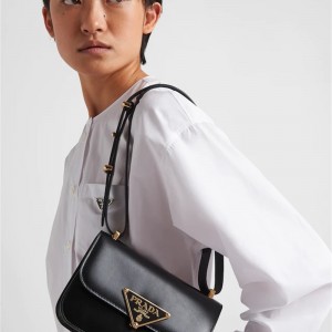 프라다 PRADA 신상 트라이앵글 로고 플랩 크로스 숄더백 1BD340