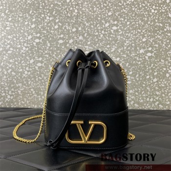 발렌티노 Valentino 브이로고 시그니쳐 나파 미니 버킷백