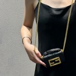 펜디 FENDI 바게트백 Nano 11cm