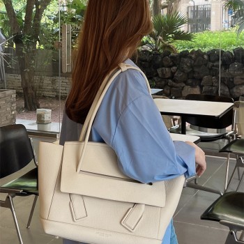 보테가베네타 맥시 아르코 인트레치아토 토트백