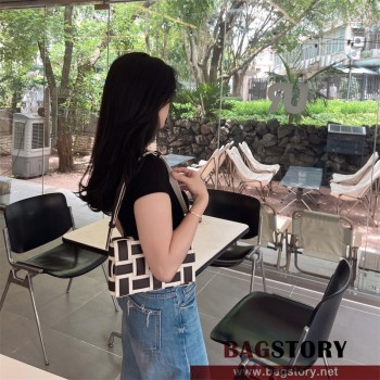 보테가베네타 BV 인트레치아 카세트백 667298