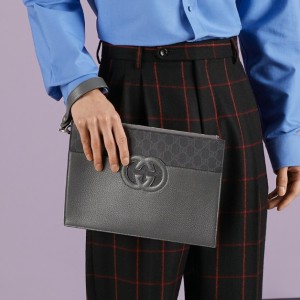 구찌 GUCCI 컷아웃 인터로킹 G 파우치 723320