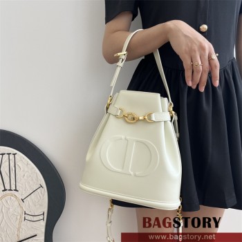 디올 DIOR 신상 C'est 씨에스트 미디엄 버킷백 복조리 24cm