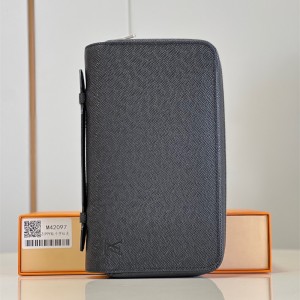 루이비통 Louis Vuitton 지피 XL 월릿 타이가 레더 지갑  M42097