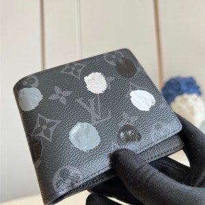 루이비통 LOUIS VUITTON 반지갑  LV x YK 멀티플 월릿 M81931