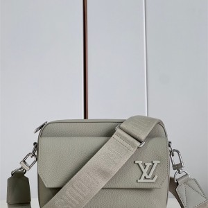 루이비통 Louis Vuitton 패스트라인 메신저백 M22611