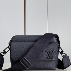루이비통 Louis Vuitton 패스트라인 메신저백 M22611