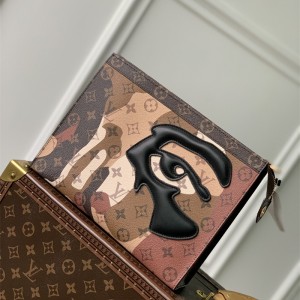 루이비통 Louis Vuitton 포쉐트 보야주 클러치백   M82589