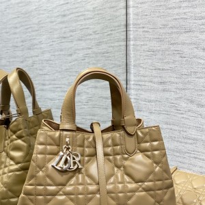 디올 DIOR 뚜주흐 미디엄백 28cm