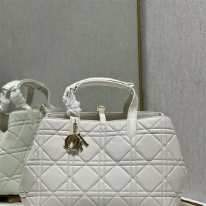 디올 DIOR 뚜주흐 라지백 37cm