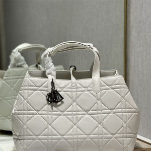 디올 DIOR 뚜주흐 라지백 37cm
