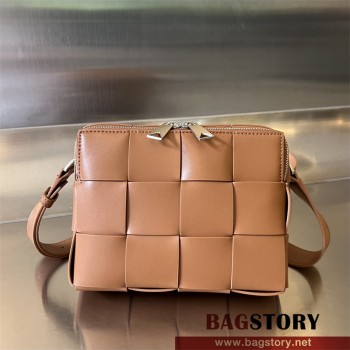 보테가베네타 BV 카세트 카메라백 730027