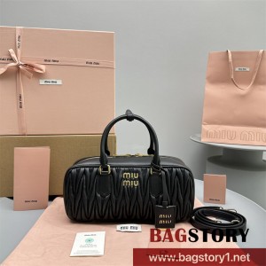 미우미우 MIUMIU 마테라쎄 핸드백 5BB148