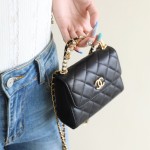 샤넬 CHANEL 22B 체인 탑핸들 플랩백 스몰 AP2945