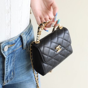 샤넬 CHANEL 22B 체인 탑핸들 플랩백 스몰 AP2945