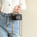 샤넬 CHANEL 23B 체인 미니 코스메틱 케이스