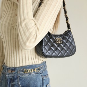 샤넬 CHANEL 신상  23K 19 호보백 미니  AP3647