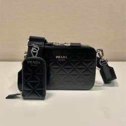 프라다 PRADA 삼각로고 브리크 파우치 크로스백 2VH070