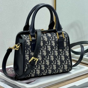 디올 DIOR 신상 보스턴백
