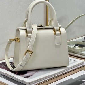 디올 DIOR 신상 보스턴백