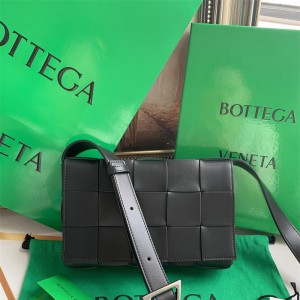 보테가베네타 BV 인트레치아 카세트백 708768