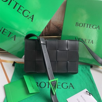 보테가베네타 BV 인트레치아 카세트백 708768