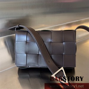 보테가베네타 BV 인트레치아 카세트백 708768