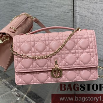 디올 DIOR 신상 미스 크로스백 24cm