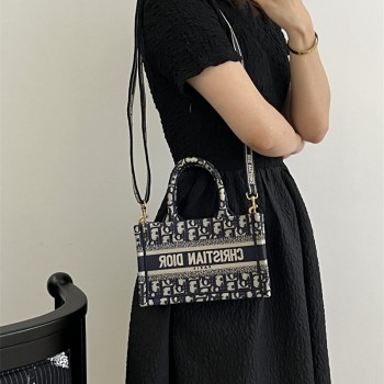 디올 DIOR 북토트백 21.5cm