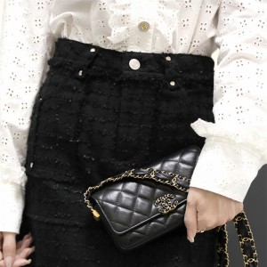 샤넬 CHANEL 신상 23k 19폰홀더백