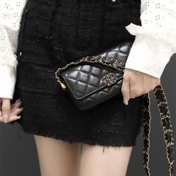 샤넬 CHANEL 신상 23k 19폰홀더백