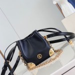 루이비통 Louis Vuitton 노에 퍼스 LV 참 M82886