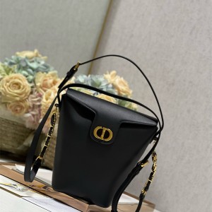 디올 DIOR 신상 30 몽테인 스몰 체인버킷백