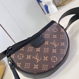 루이비통 Louis Vuitton LV 문 크로스바디백 M23835