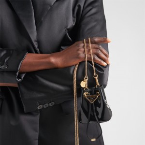 프라다 PRADA  페이턴트 가죽 미니 파우치 1NR016