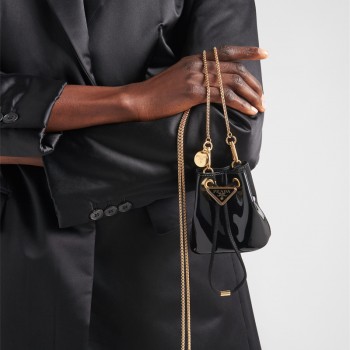 프라다 PRADA  페이턴트 가죽 미니 파우치 1NR016