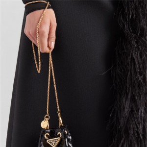 프라다 PRADA  시퀸 새틴 미니 파우치 1NR016